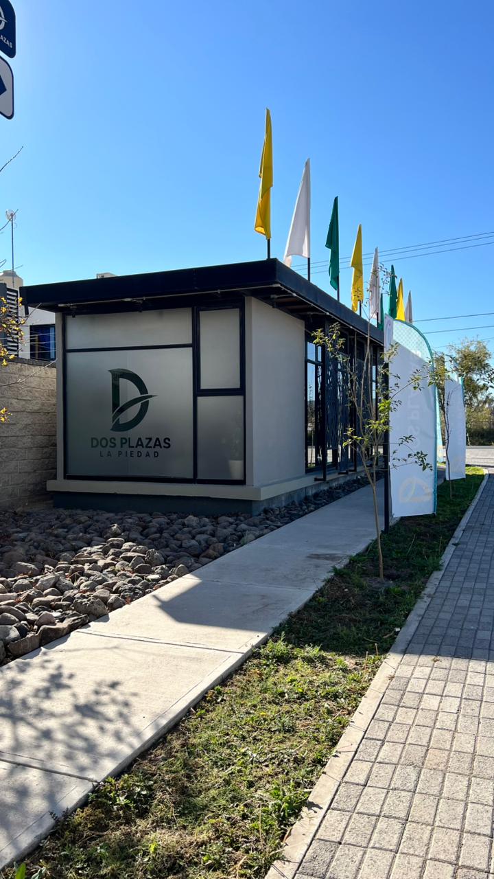 Acceso al desarrollo Dos Plazas La Piedad