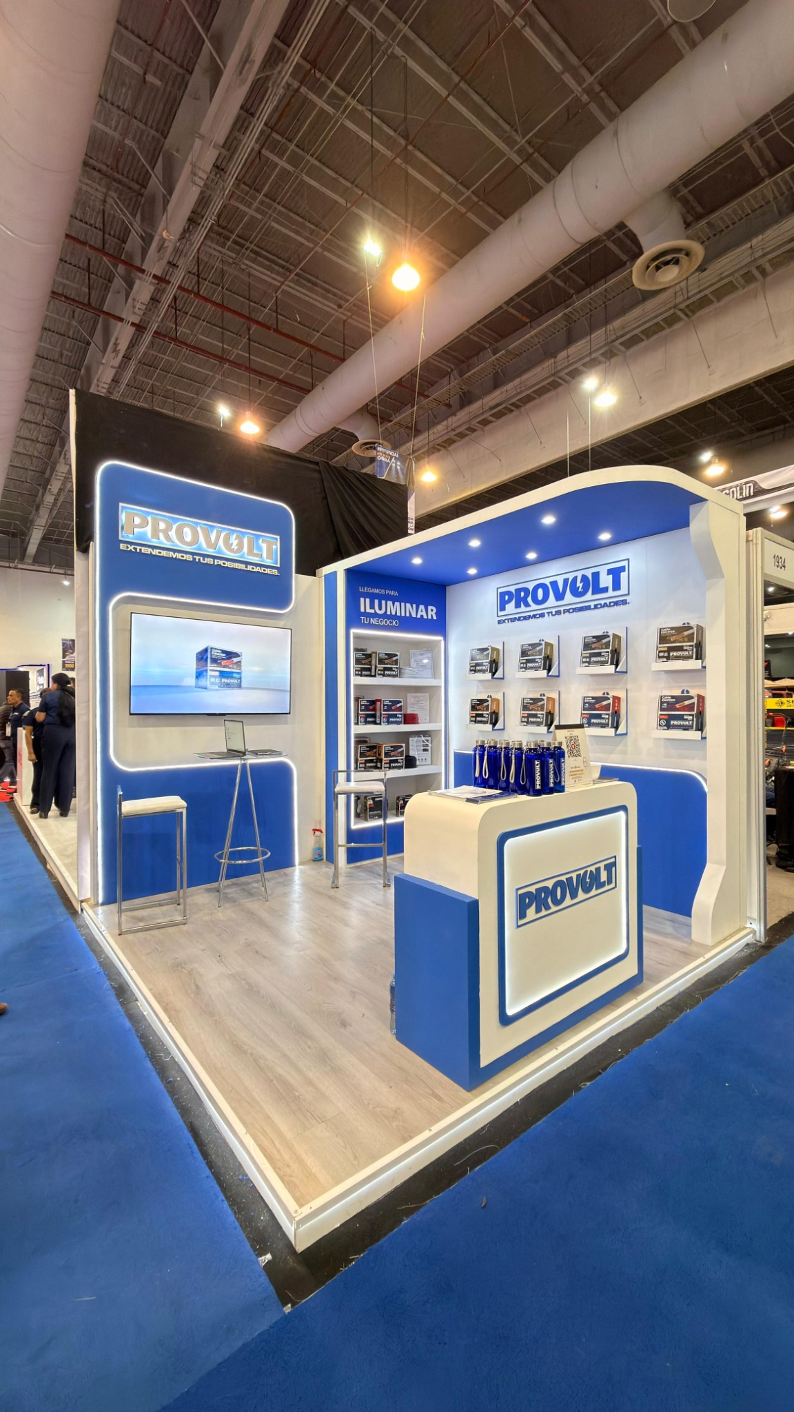 Exhibición de las líneas PROVOLT en el stand